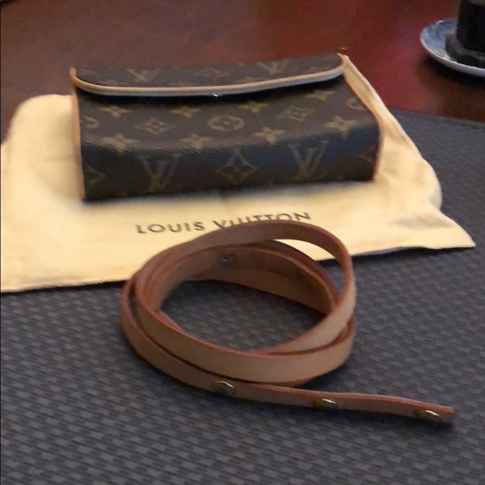 Louis Vuitton Pochette Florentine with belt strap
